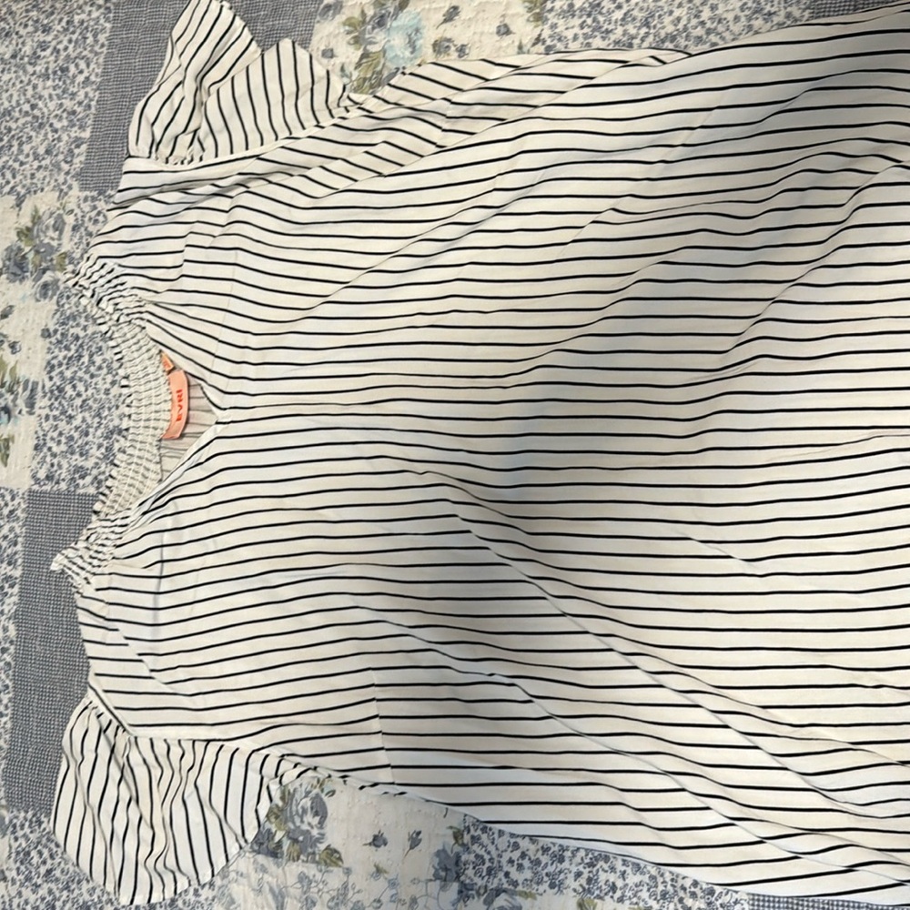 Evri brand short sleeve blouse